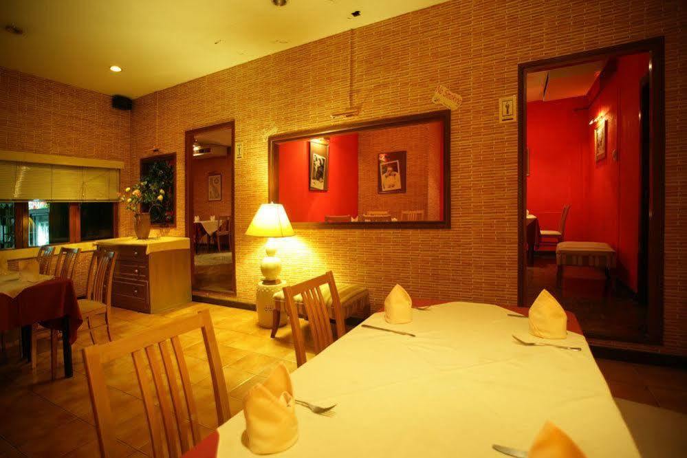 Valentino Restaurant & Guesthouse Pattaya Exterior photo