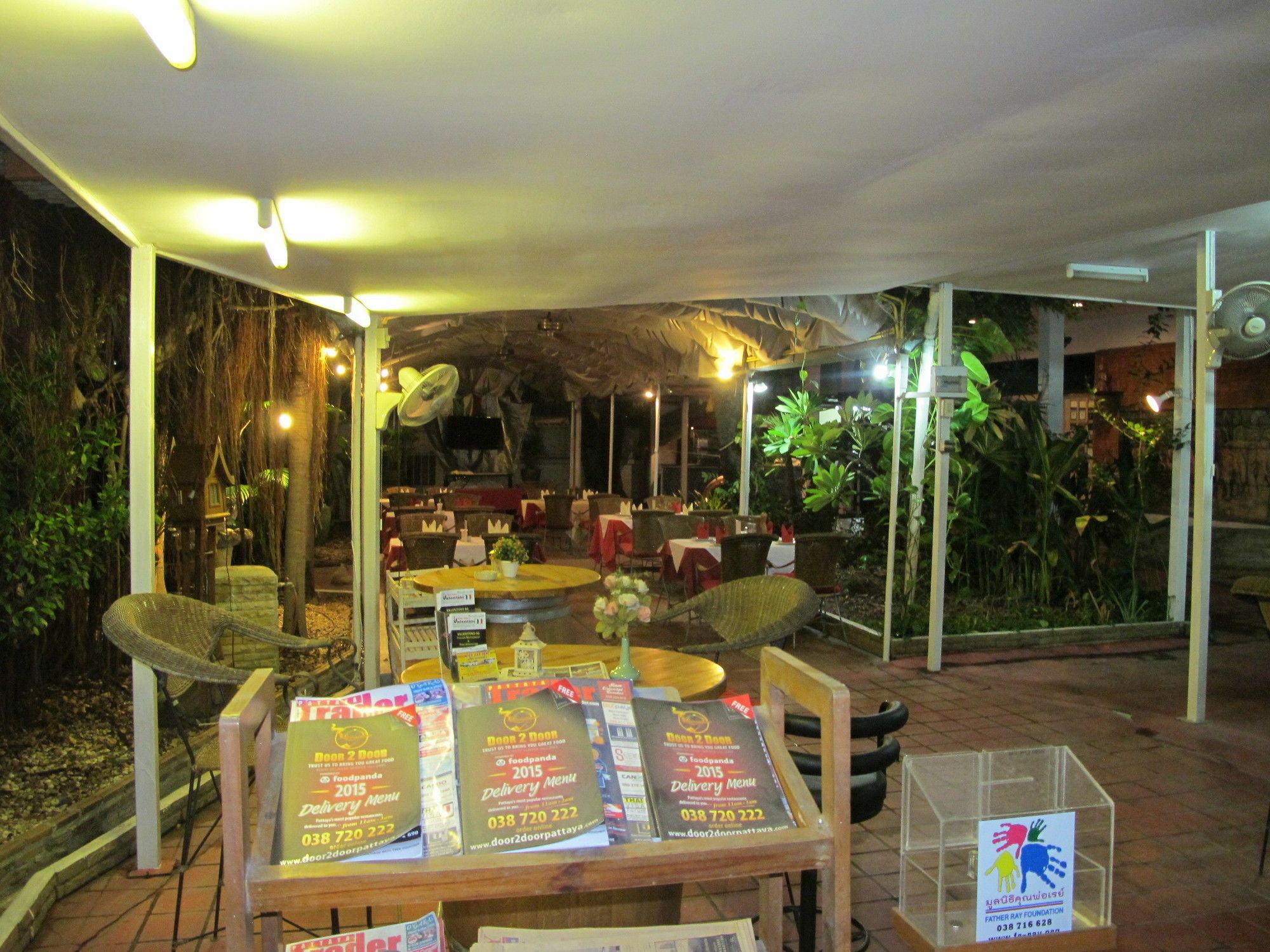 Valentino Restaurant & Guesthouse Pattaya Exterior photo